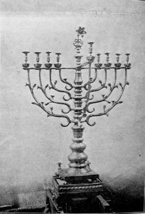 Sedmiram. svícen mosaz. Staronová synagoga, Praha, 18. století (1913)