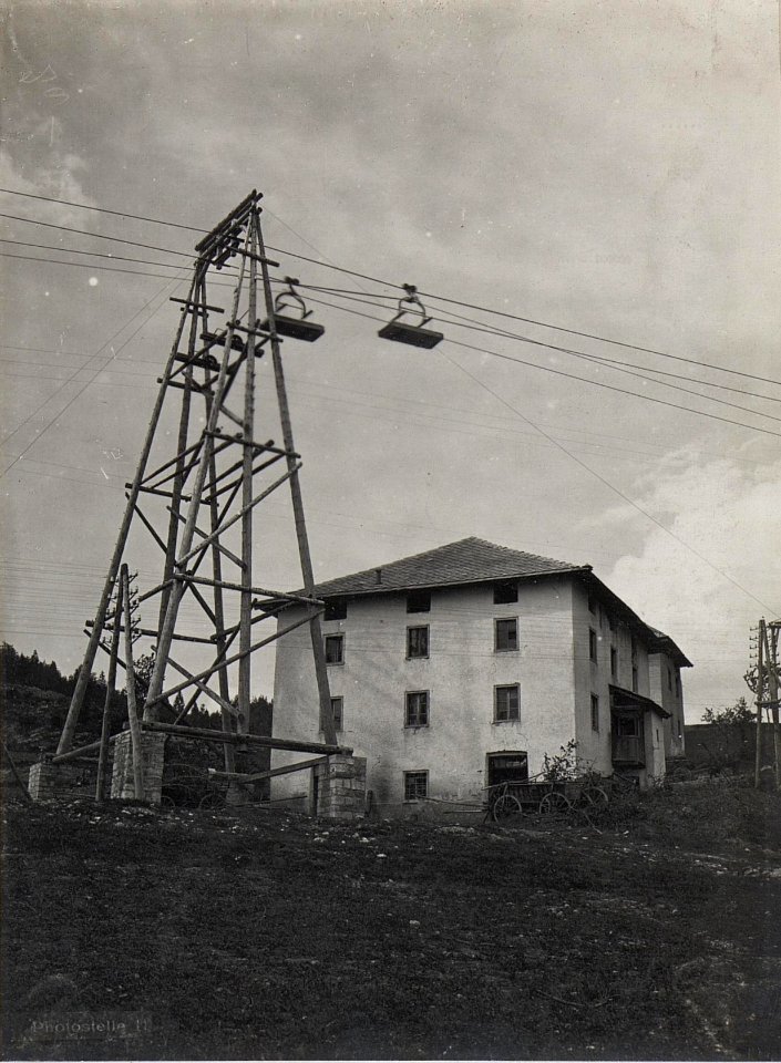 Seilbahn 10. Vigolo. Seilstütze bei Bertoldi. (BildID 15643302)