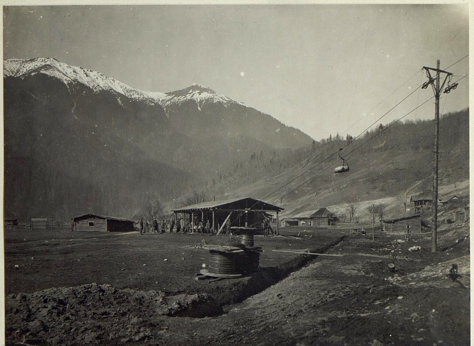 Seilbahn gegen Mt. Pietruso 1794 m Lunga. (BildID 15665363)