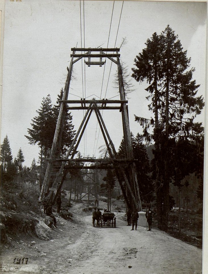 Seilbahn Nr, 10. Stütze bei der Straßenkreuzung Pusterle. (BildID 15643561)