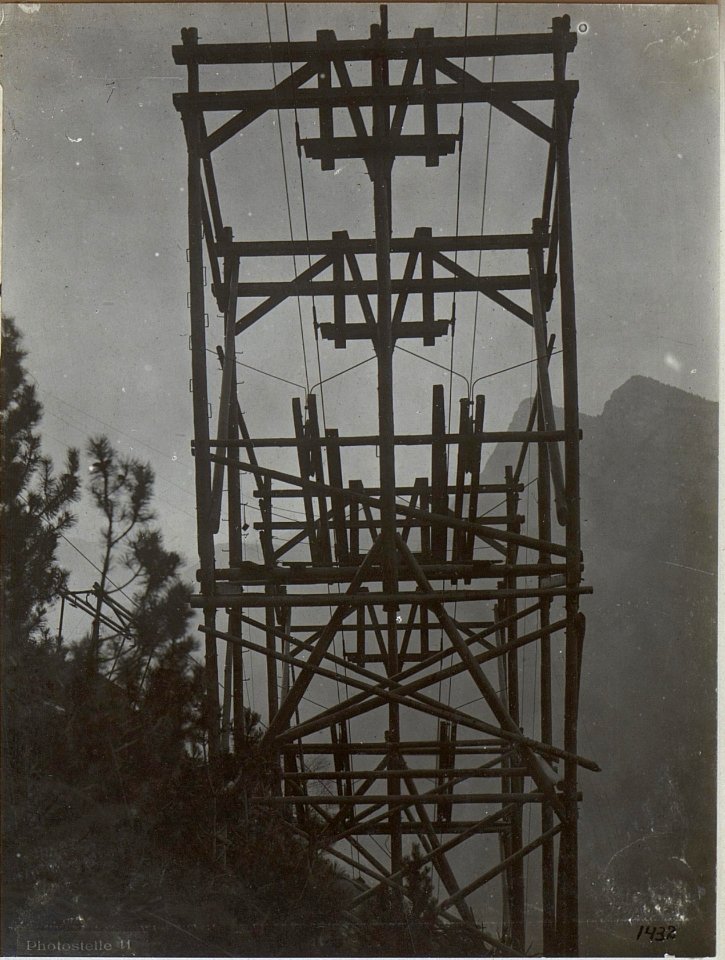 Seilbahn Nr, 70-b. Doppelstützen in der Spannweite. (BildID 15643682)
