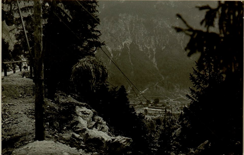 Seilbahntrasse mit Blick auf die Sation Baumbachhütte (BildID 15481023)