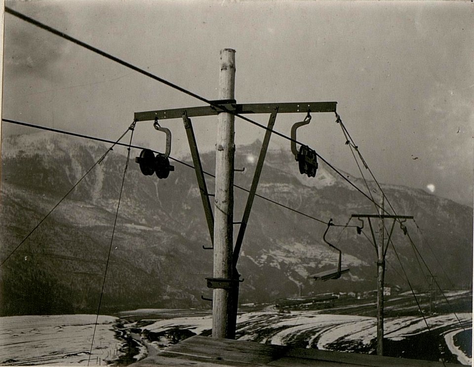 Seilbahnstütze in Folgaria. (BildID 15515324)
