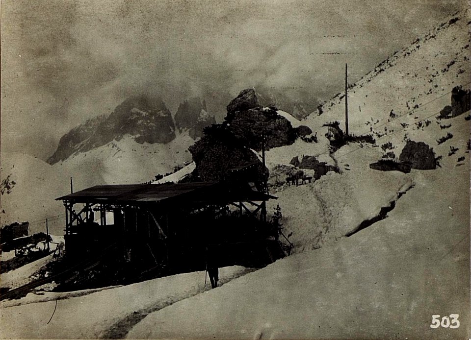 Seilbahnstation am Pordoi - Joch, 7.4.1916. (BildID 15582191)