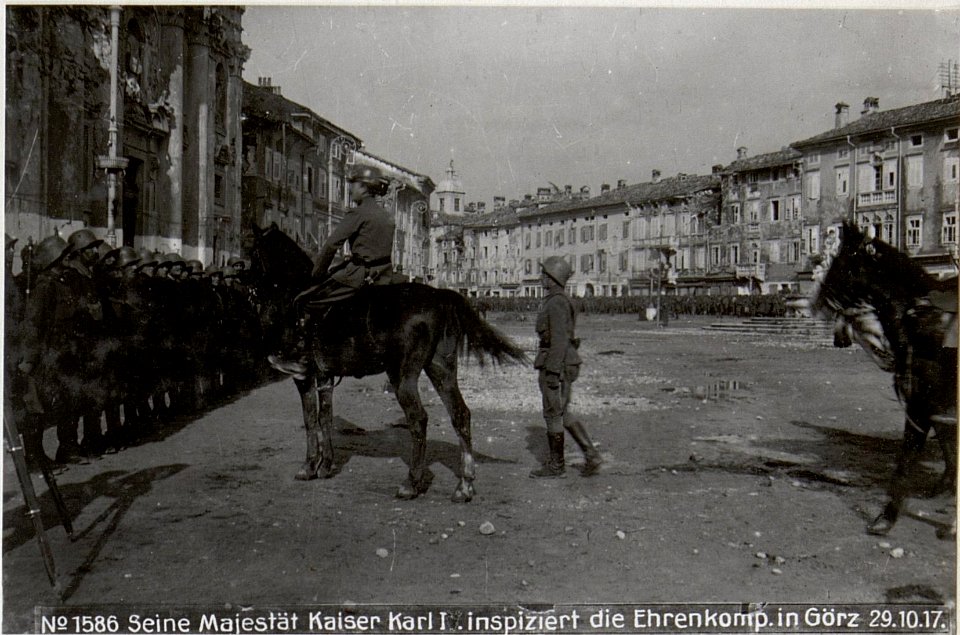 Seine Majestät Kaiser Karl I. inspiziert die Ehrenkomp.in Görz 29.10.17. (BildID 15607529)