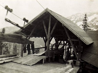 Seilbahnwinkelstation Malga Strino unterhalb der Tonalestraße. (BildID 15583269)