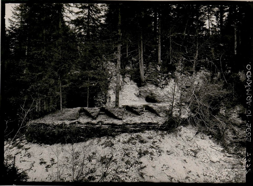 Seisera, Infanterie-Stellung in der Kaverne der Maschinengewehrabteilung .Nr.17. (BildID 15734585)