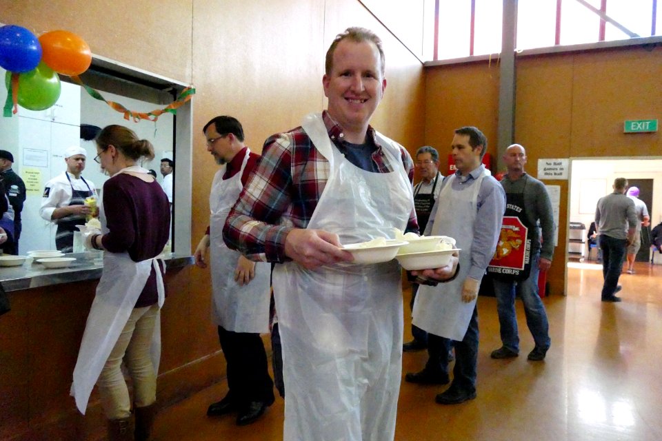 The annual Thanksgiving lunch for Wellington's needy (31042906972)