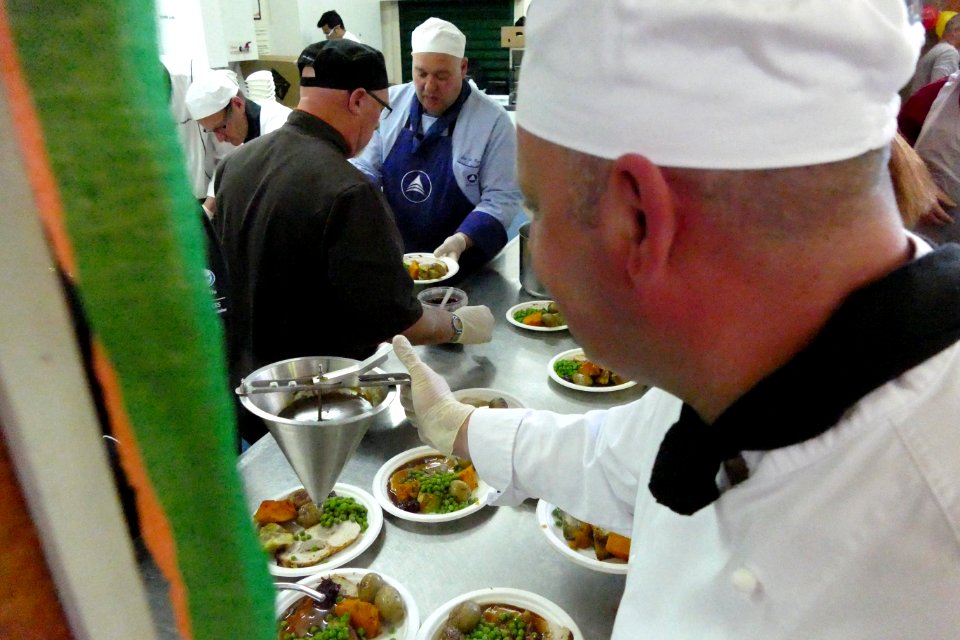 The annual Thanksgiving lunch for Wellington's needy (31042942952)