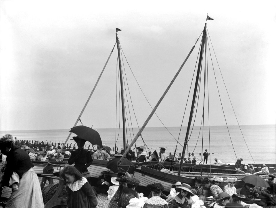 The beach at Felixstowe on a Bank Holiday weekend. RMG P27503