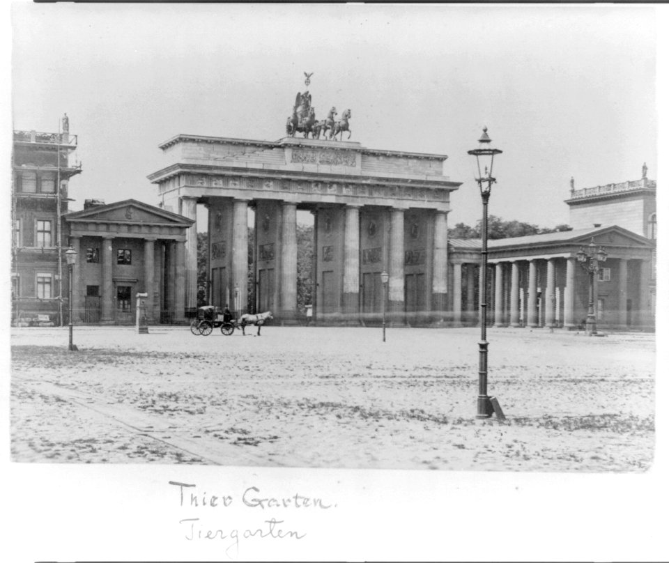 The Brandenburg Gate LCCN2017656331