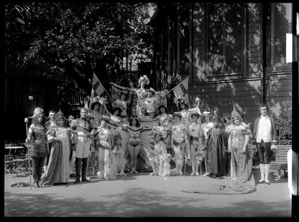 The cast in the revue Hertiginnan av Danviken at Kristallsalongen 1906 - SMV - K018