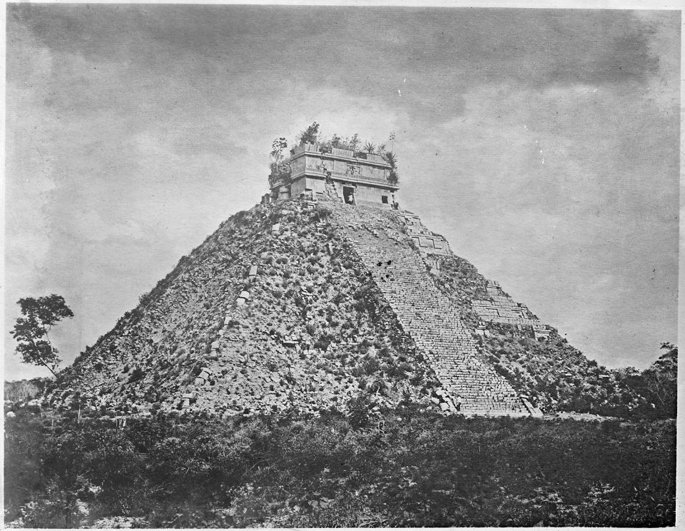 The Castillo, looking southeast. Chichen Itza, Yucatan, Mexico. - NARA - 523562