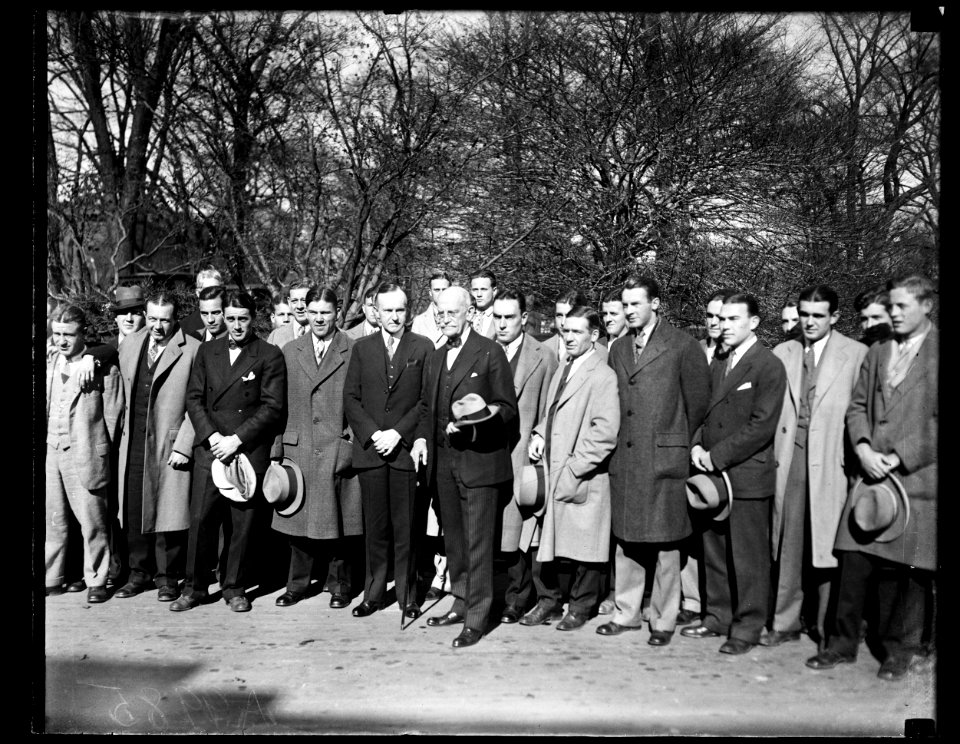 The Centre College football team, of Kentucky, in Washington to play Georgetown University, called on President Coolidge, today, Nov. 14th. In the center of the group can be seen the LCCN2016894382