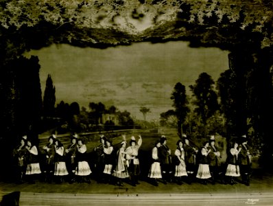 The Chicago Grand Opera Company performs Hungarian Dance (SAYRE 12479)