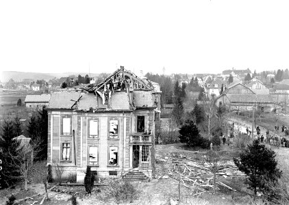 Seitenansicht des getroffenen Hauses Theurillat - CH-BAR - 3240415