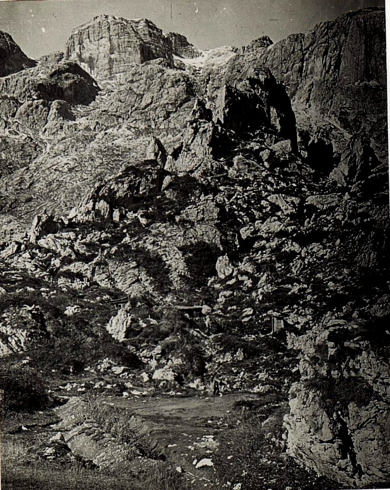 Sellagruppe, zweite Linie oberhalb Campolungo. (BildID 15579061)