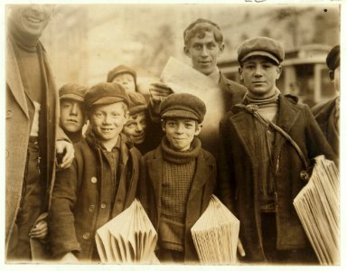Selling on Main Street in the afternoon hours. The majority sell no later than 7 P.M. LOC cph.3a42466