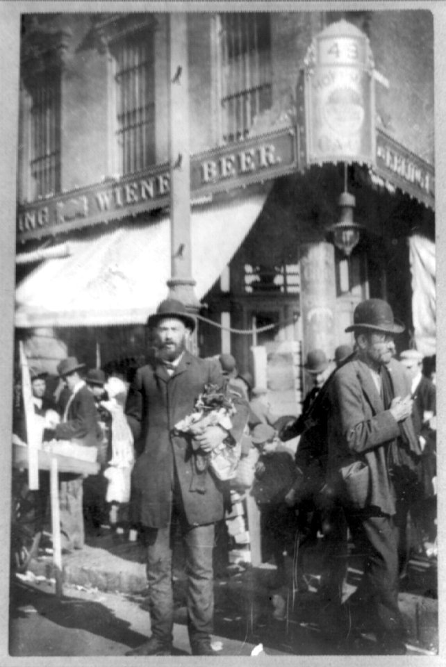 Selling sox, Hester St. LCCN89710049