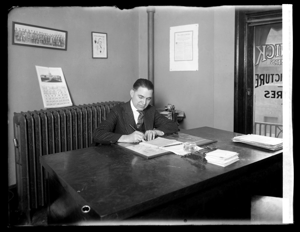 Selznick McCormick LCCN2016851450