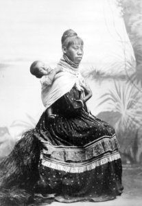 Seminole mother and child LCCN95505787 (cropped) photo