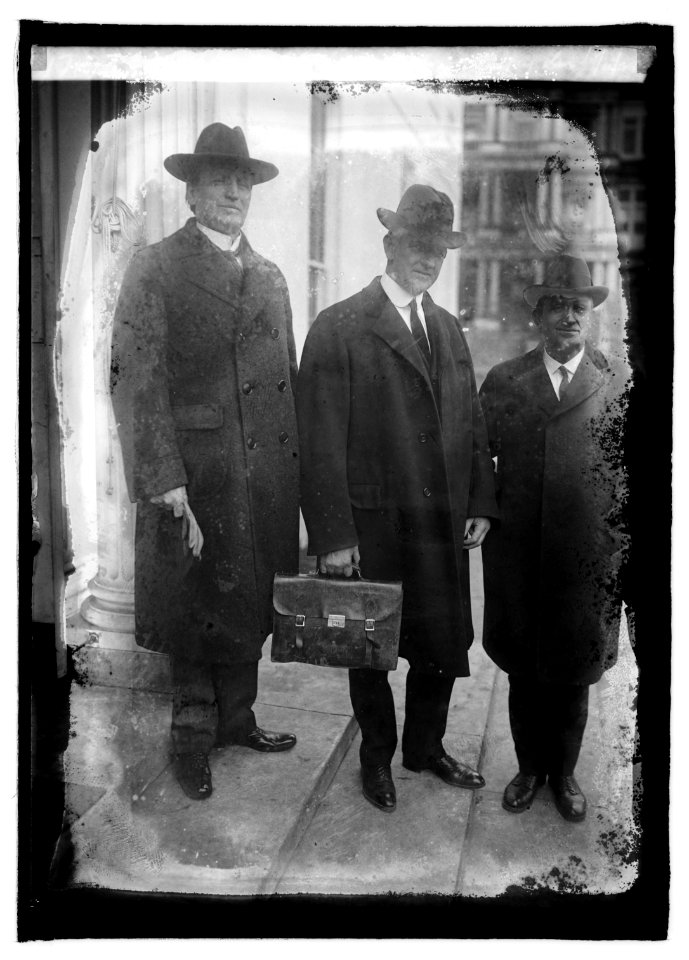 Sen. Ashurst, Gov. Campbell, Carl Hayden, 12-11-21 LCCN2016845889
