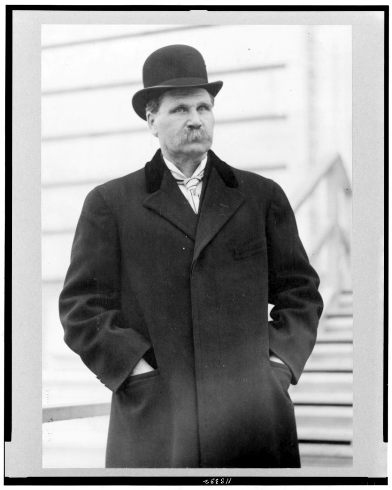 Sen. Asle J. Gronna, half-length portrait, standing, facing right LCCN97504321