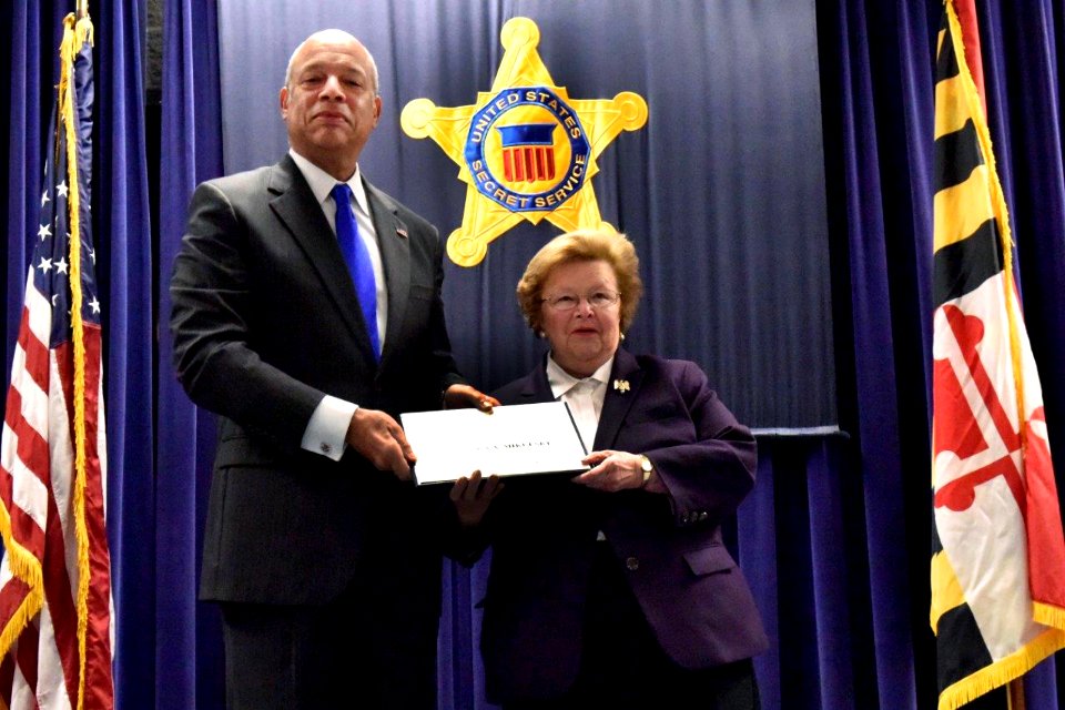 Sen. Barbara Mikulski Receives DHS Distinguished Public Service Award (30122769104)