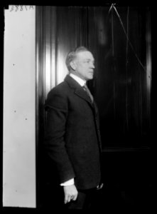 Sen. McNary of Oregon LCCN2016887116