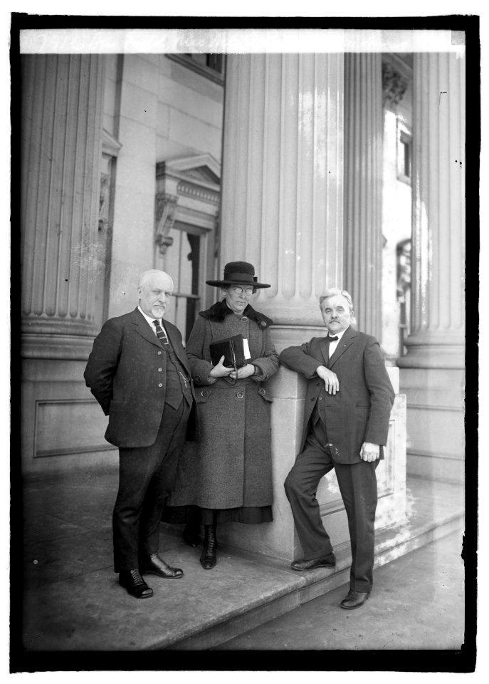 Sen. Ladd, Mrs. Nels P. Radick, Sen. Norris, 3-3-22 LCCN2016846125