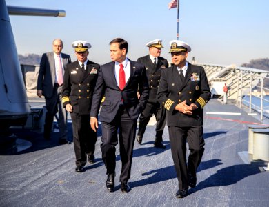 Sen. Rubio tours USS Shiloh 140121-N-NE138-201