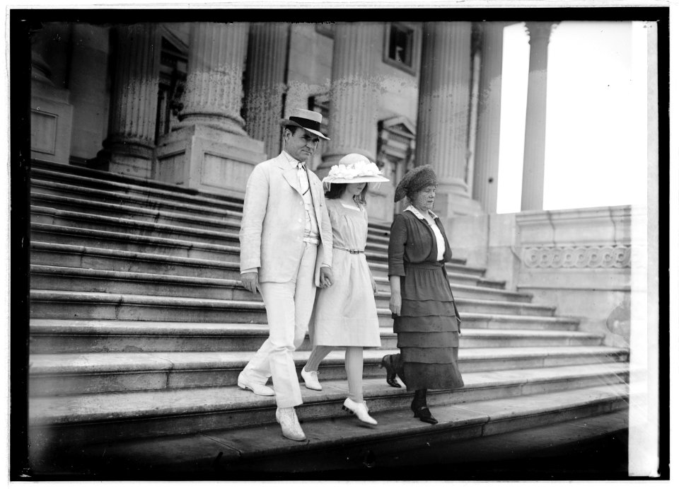 Sen. Wm. J. Harris & family, (7-7-22) LCCN2016846479