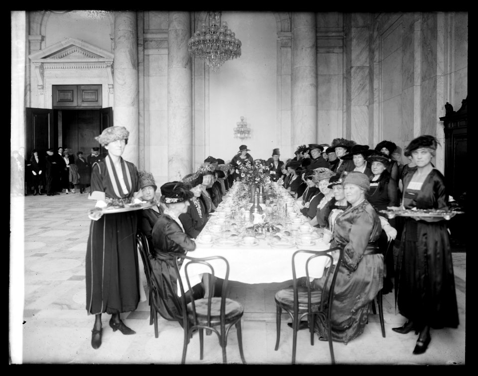 Senate ladies tea, 12-7-20 LCCN2016852366