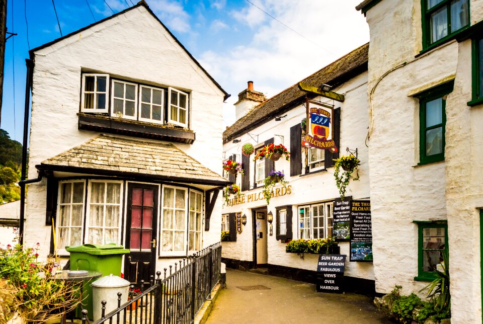 Window building polperro