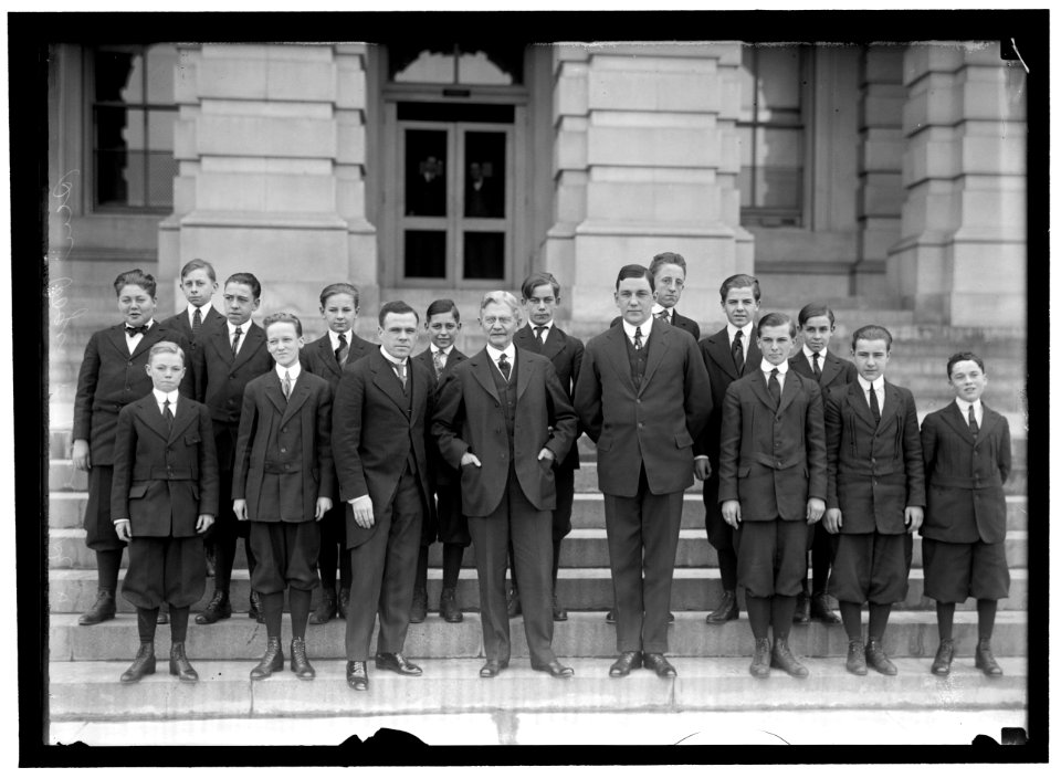 SENATE PAGES- VICE PRESIDENT MARSHALL AND PAGES. O'TOOLE, IN CHARGE OF PAGES, LEFT OF MARSHALL LCCN2016866552