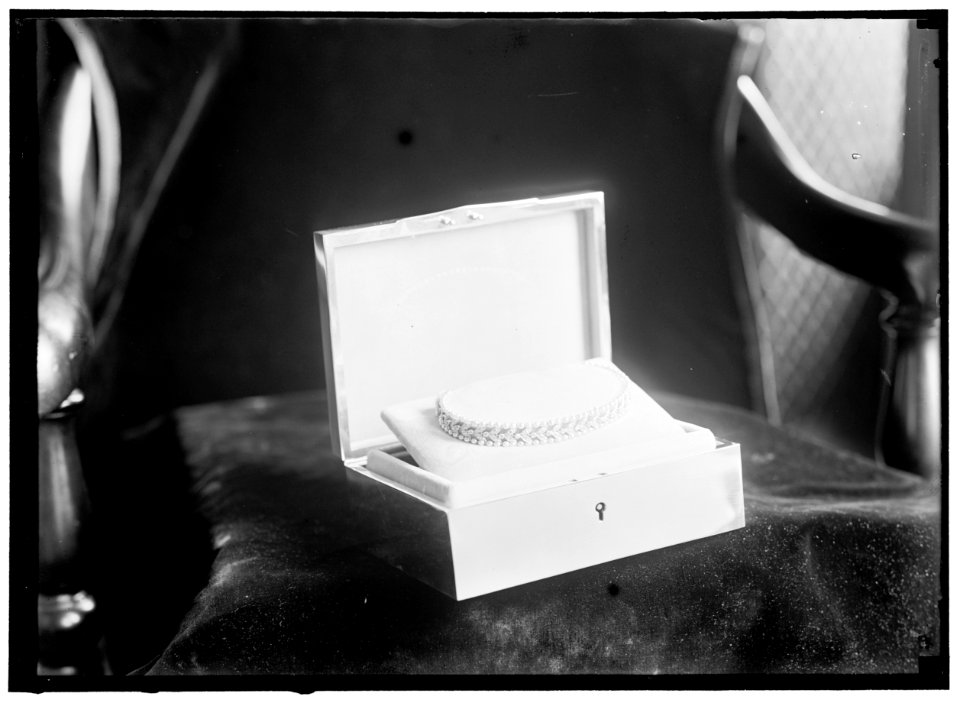 SENATE, U.S. SENATE GIFTS TO ELEANOR WILSON LCCN2016865513