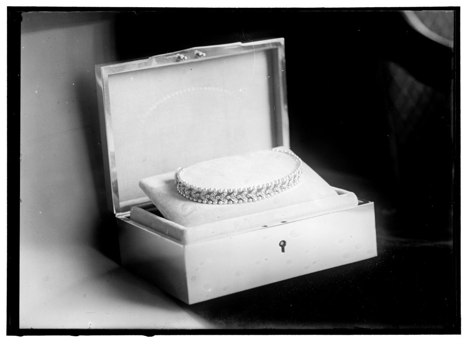 SENATE, U.S. SENATE GIFTS TO ELEANOR WILSON LCCN2016865517