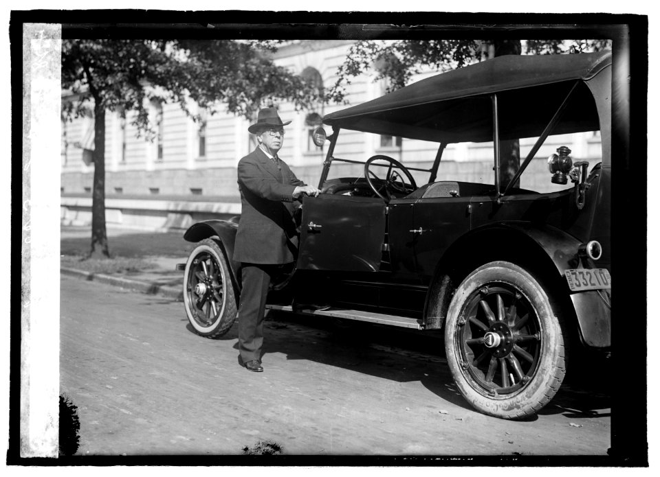 Senator Geo. E. Chamberlain, Oregon, (9-16-19) LCCN2016844737