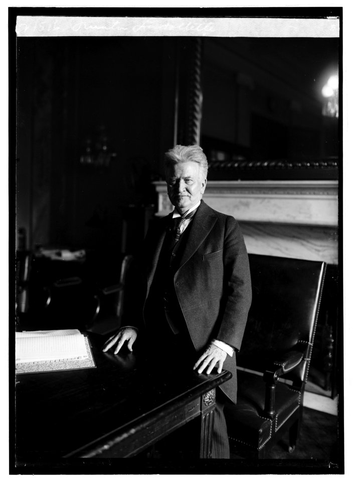Senator LaFollette LCCN2016846991