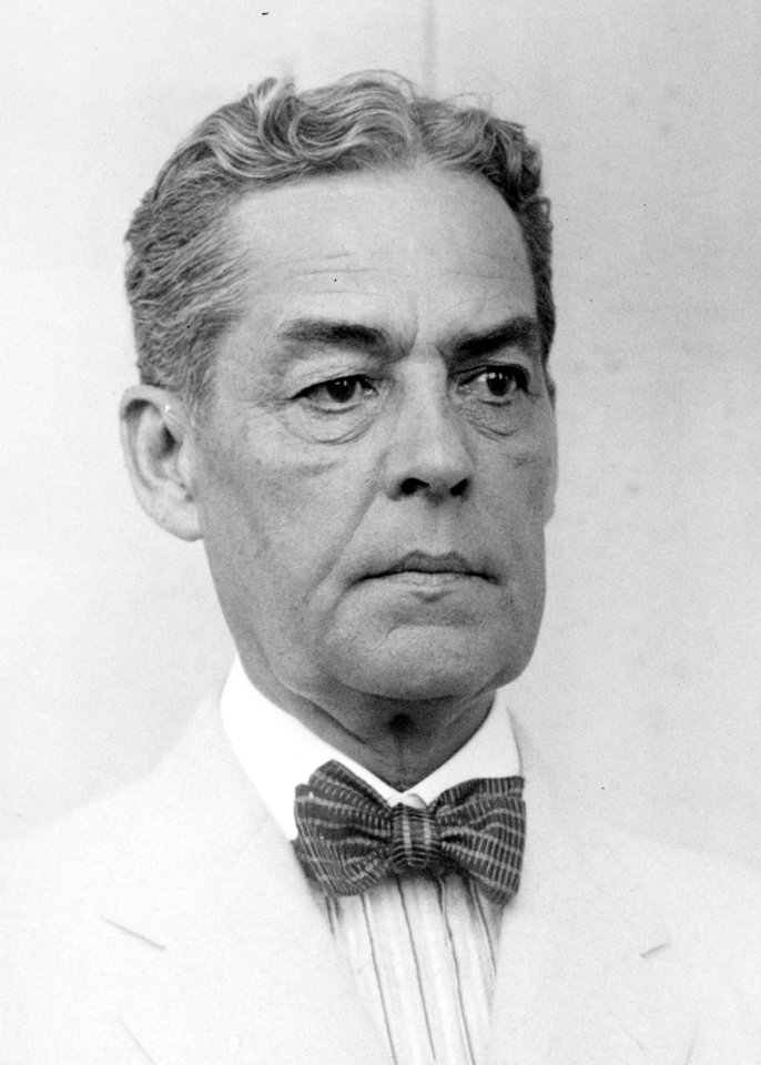 Senator Robt. L. Owen LCCN2016845506 (cropped)