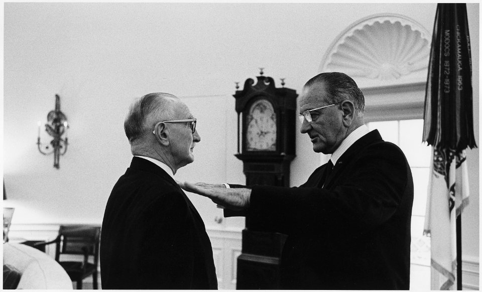 Senator Wayne Morse and President Lyndon B. Johnson - NARA - 192492