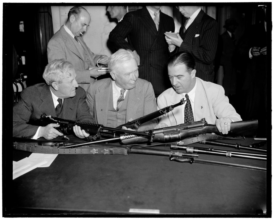 Senators Inspect Johnson Rifle