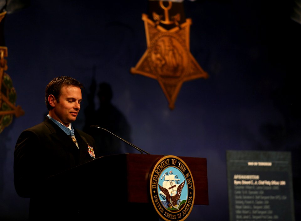 Senior Chief Special Warfare Operator (SEAL) Edward C. Byers Jr.is inducted into the Hall of Heroes. (24794421433)