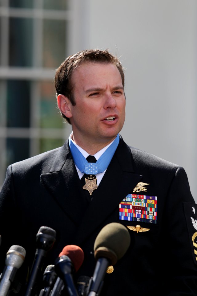 Senior Chief Special Warfare Operator (SEAL) Edward C. Byers Jr. speaks to media after receiving the Medal of Honor during a ceremony (25015932119)