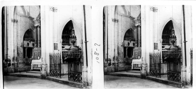 Sepulcre a l'interior d'una església a Cervera