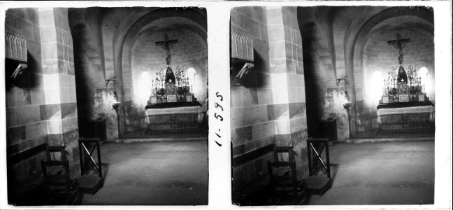 Sepulcre gòtic i altar de l'església de Moja