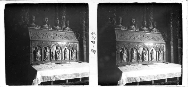 Sepulcre reliquiari a l ' interior de la catedral de Girona , Un
