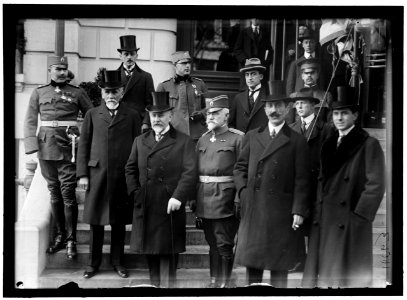 SERBIAN MISSION TO THE U.S. ATL. LT. COL. MICHAILO MENADOVITCH; DR. SIMA LOZANITCH, FORMER MINISTER TO LONDON; FRONT, DR. MILENKO VESVITCH, HEAD OF THE MISSION; FRONT, GEN. MICHAILO LCCN2016868788
