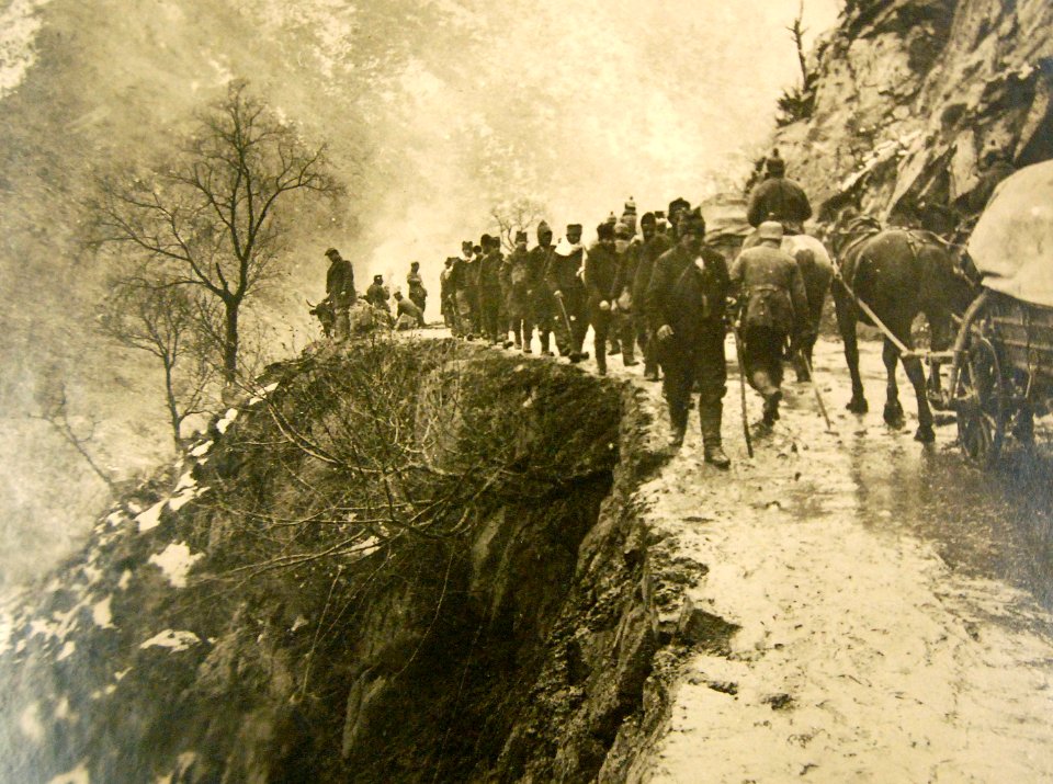 Serbian troops, prisoners-of-war of Germany, in Belgrade, Serbia, 1915 (21956791472)