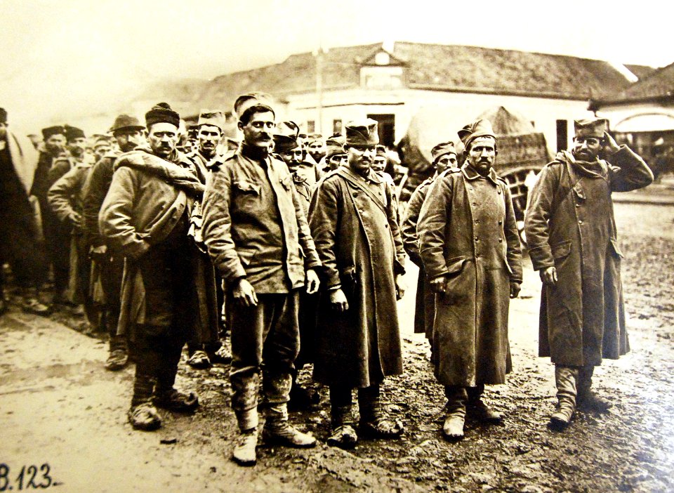 Serbian troops, now prisoners-of-war in Belgrade of Austro-Hungarian forces, 1915 (21780846970)
